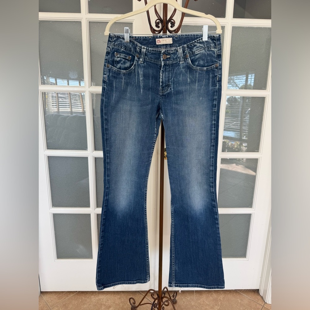 BKE Buckle Bootcut Jeans Size 27 Low Rise Distressed Blue Denim